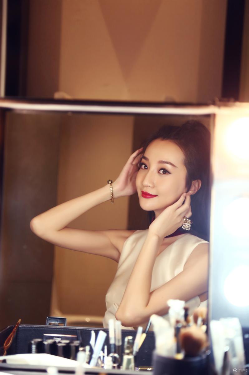 郑雅文御姐范儿十足的优雅图片