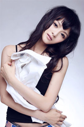 骆文博吊带写真 造型霸气十足