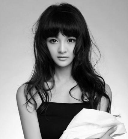 骆文博吊带写真 造型霸气十足