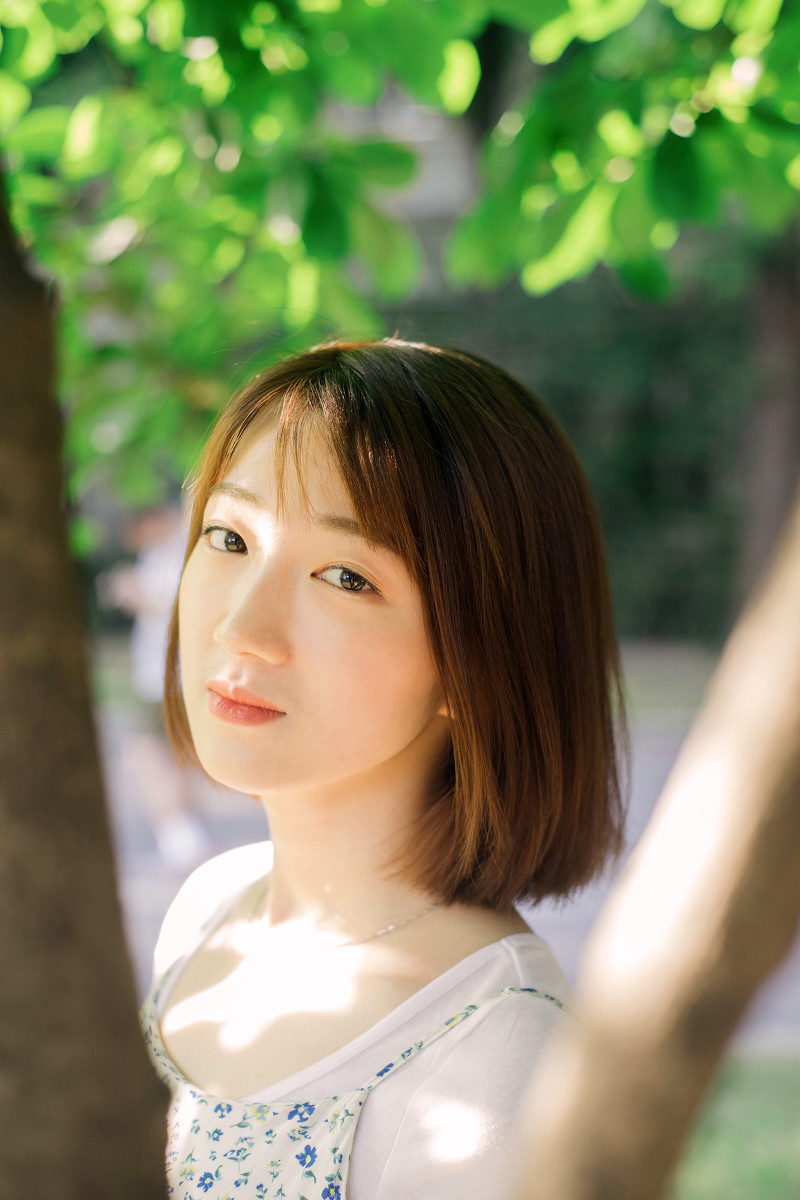 有点婴儿肥的短发素颜女孩