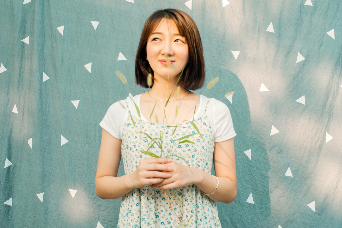 有点婴儿肥的短发素颜女孩