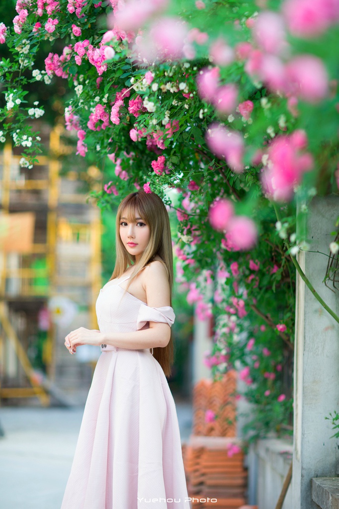 超漂亮大眼美女长裙写真