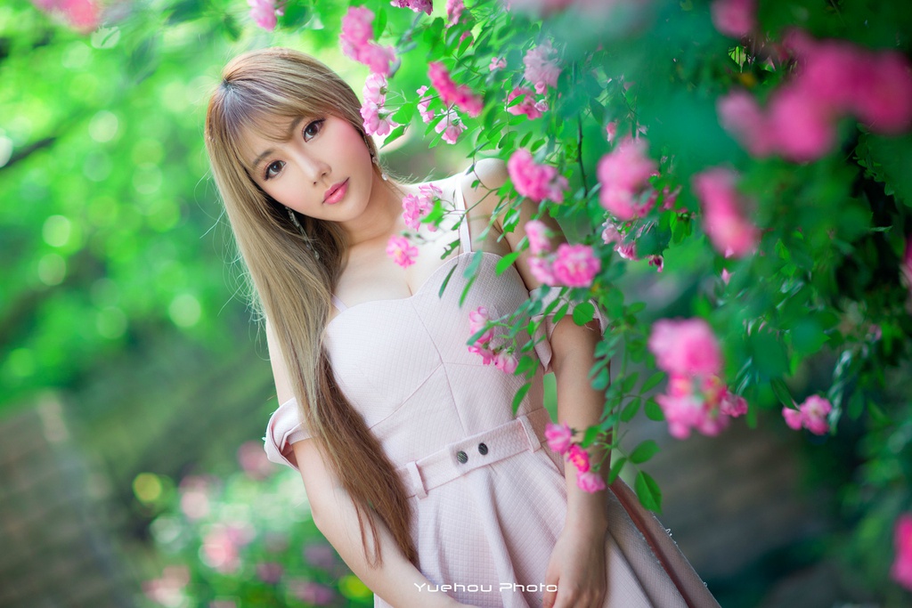 超漂亮大眼美女长裙写真