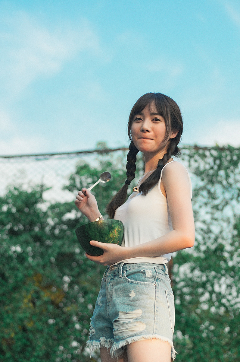 眼睛很漂亮的大眼卧蚕美女