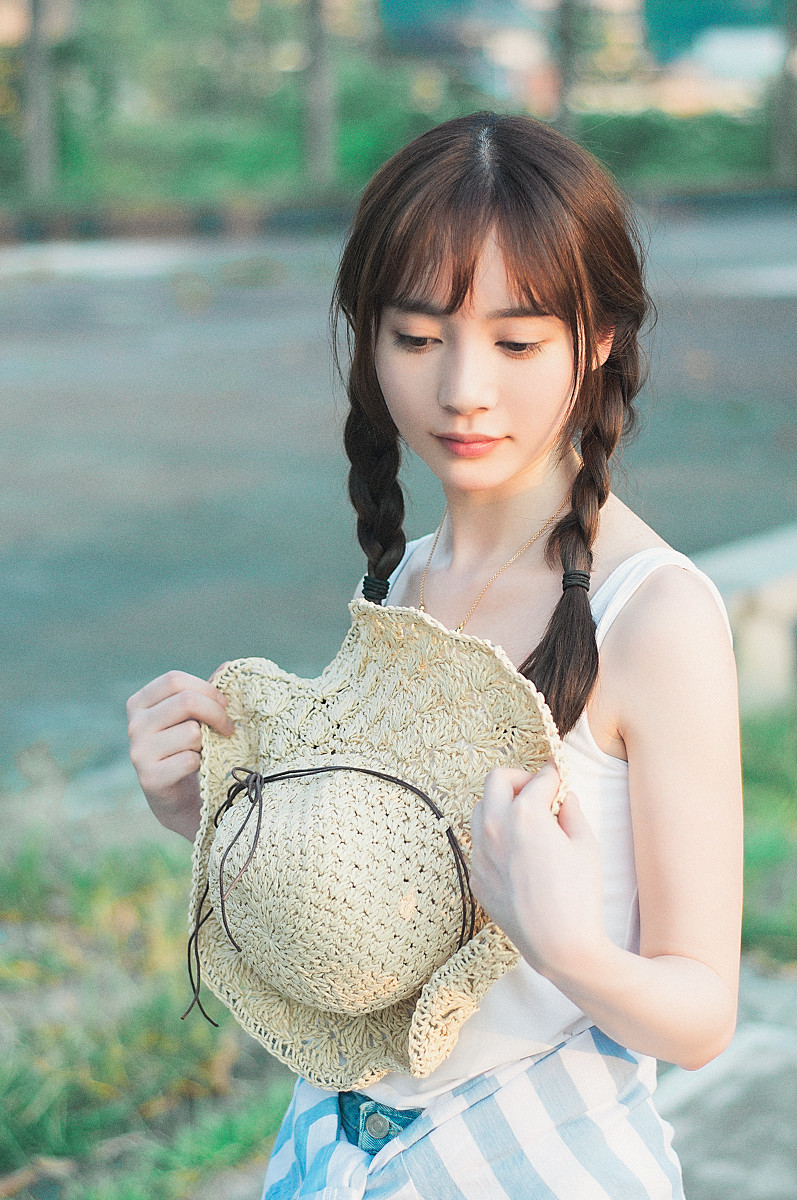 眼睛很漂亮的大眼卧蚕美女