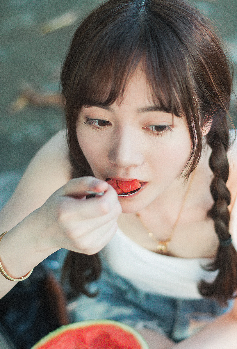 眼睛很漂亮的大眼卧蚕美女