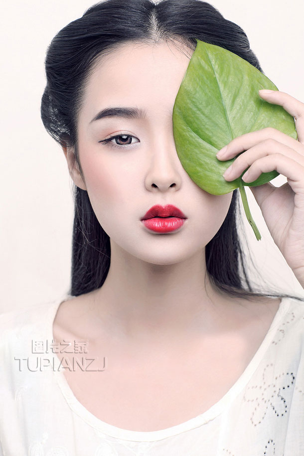 大眼红唇MM清新诱人照