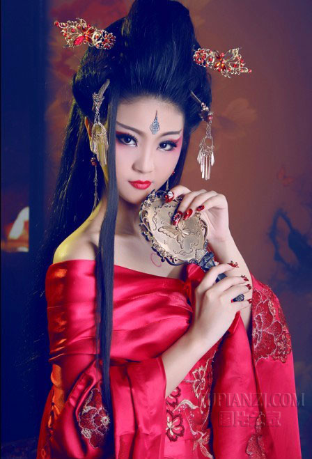 特别妖艳动人的古装美女写真图片