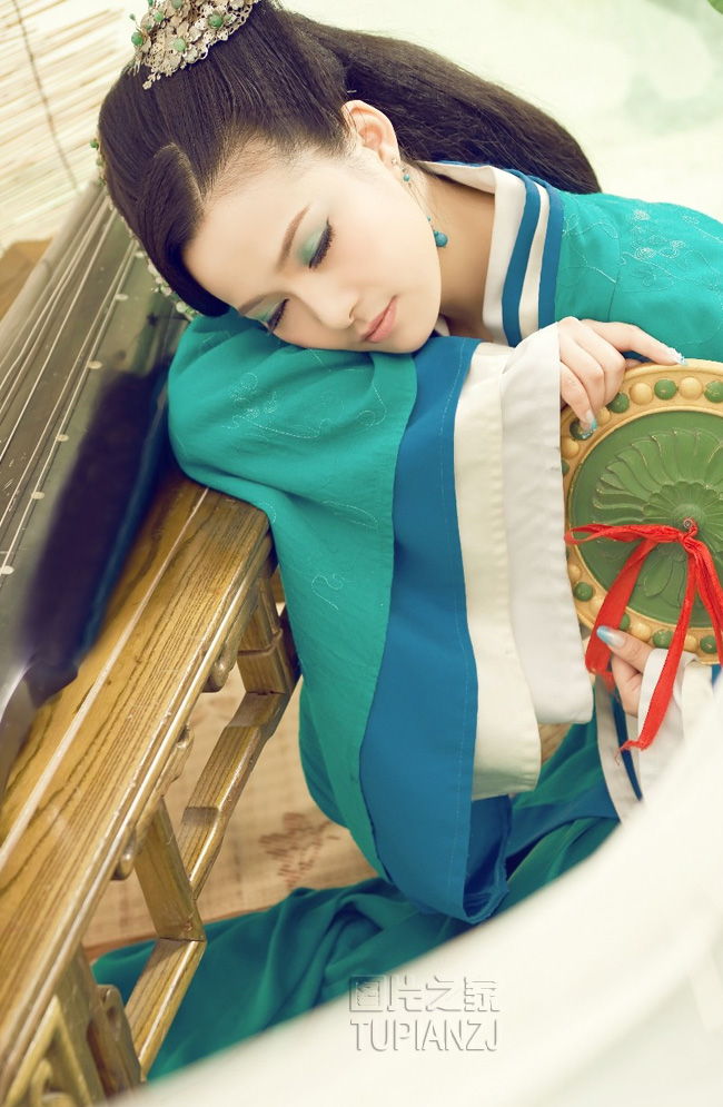 扶琴古典少女 唯美秀丽