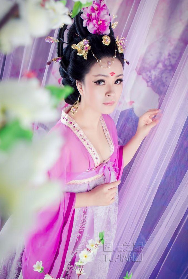 少女粉嫩古装图片 展迷人大眼眸