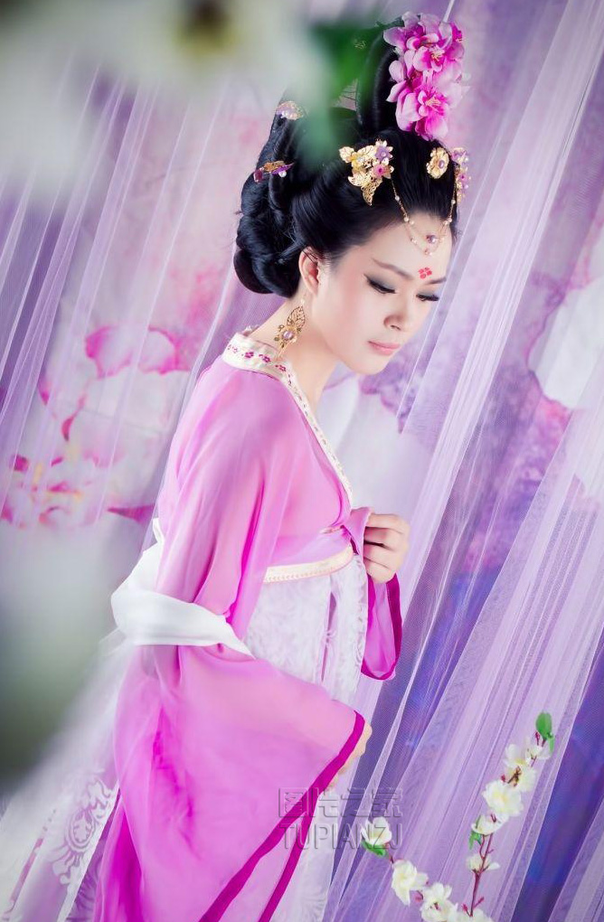 少女粉嫩古装图片 展迷人大眼眸