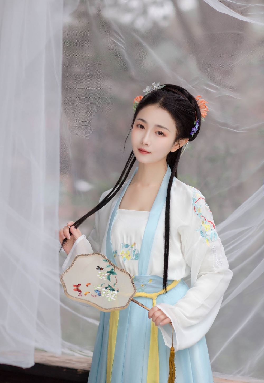 气质看起来唯美好看的鹅蛋脸妹子汉服古风摄影图片