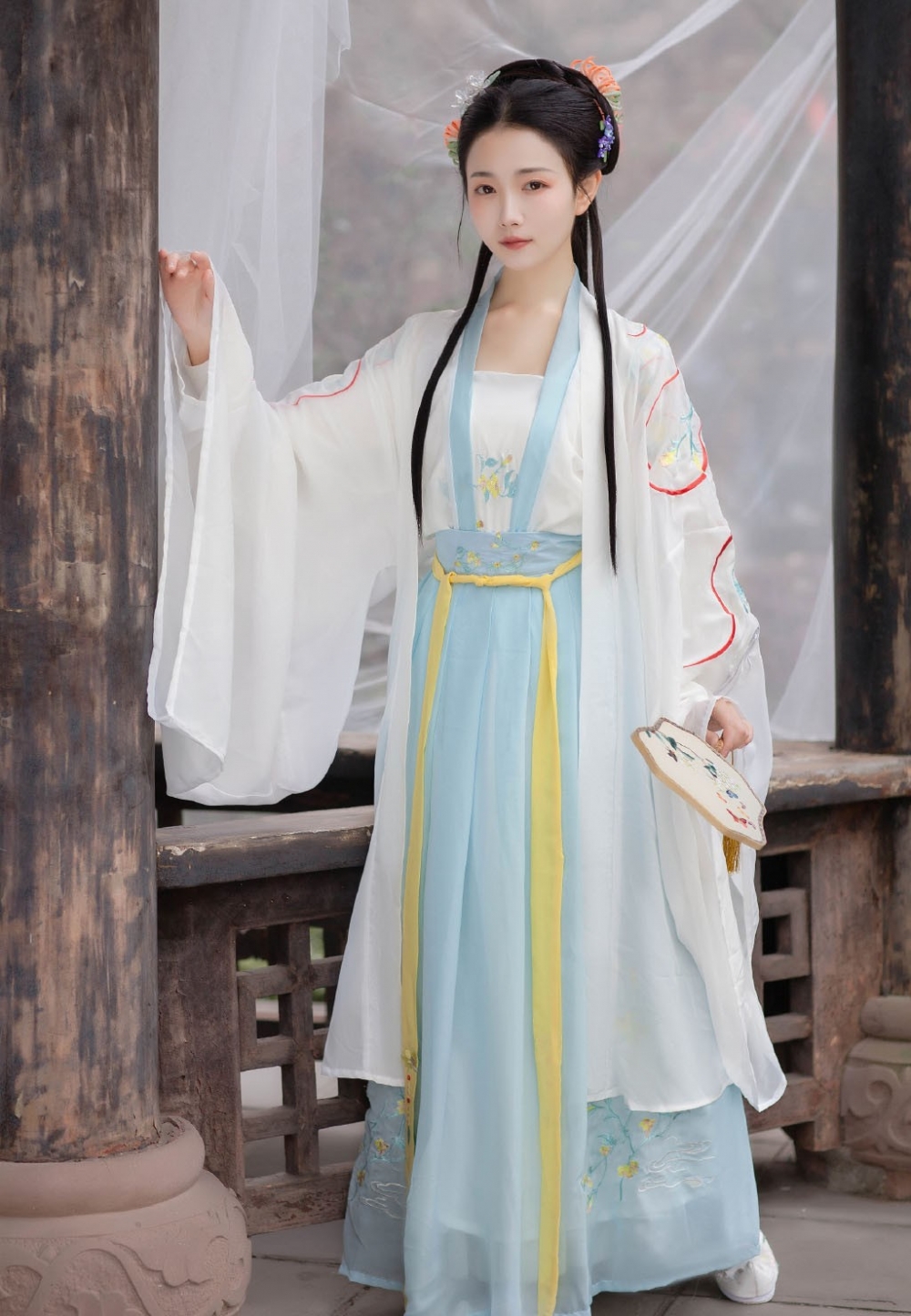 气质看起来唯美好看的鹅蛋脸妹子汉服古风摄影图片