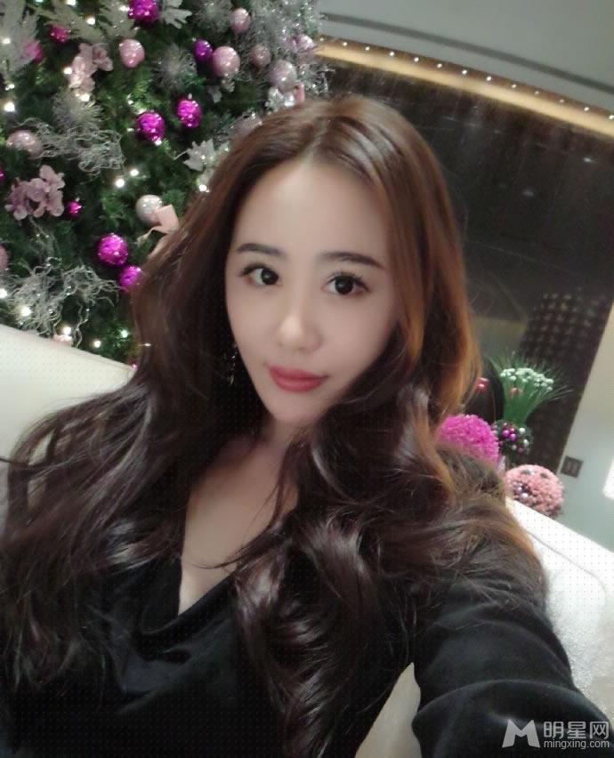 王思聪女友陈漾懿私照曝光 大胸锥子脸