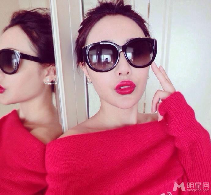 王思聪女友陈漾懿私照曝光 大胸锥子脸