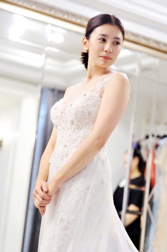 冻龄女神贾静雯与鬃诱