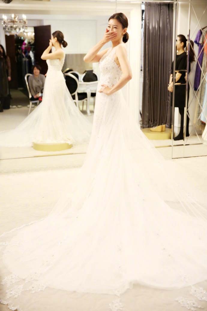 冻龄女神贾静雯与鬃诱