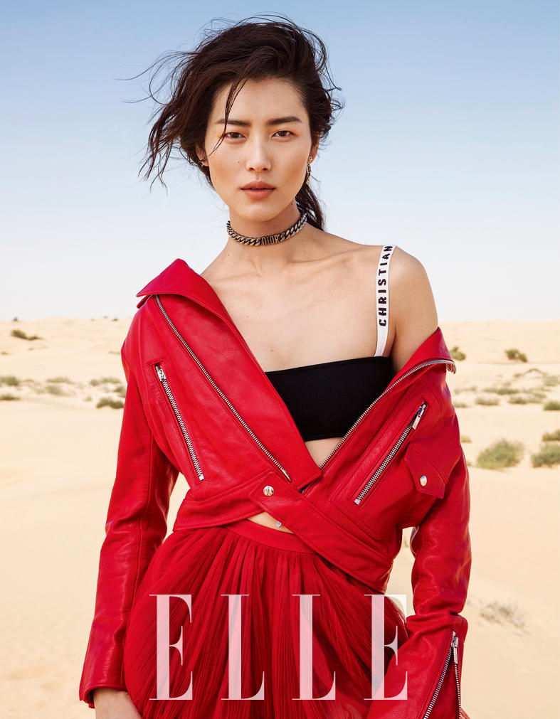 刘雯迪拜沙漠拍大片 性感与柔情并存