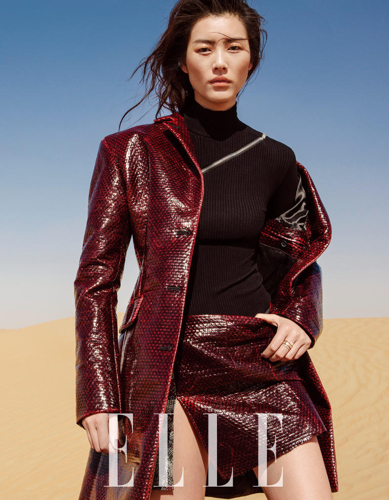 刘雯迪拜沙漠拍大片 性感与柔情并存