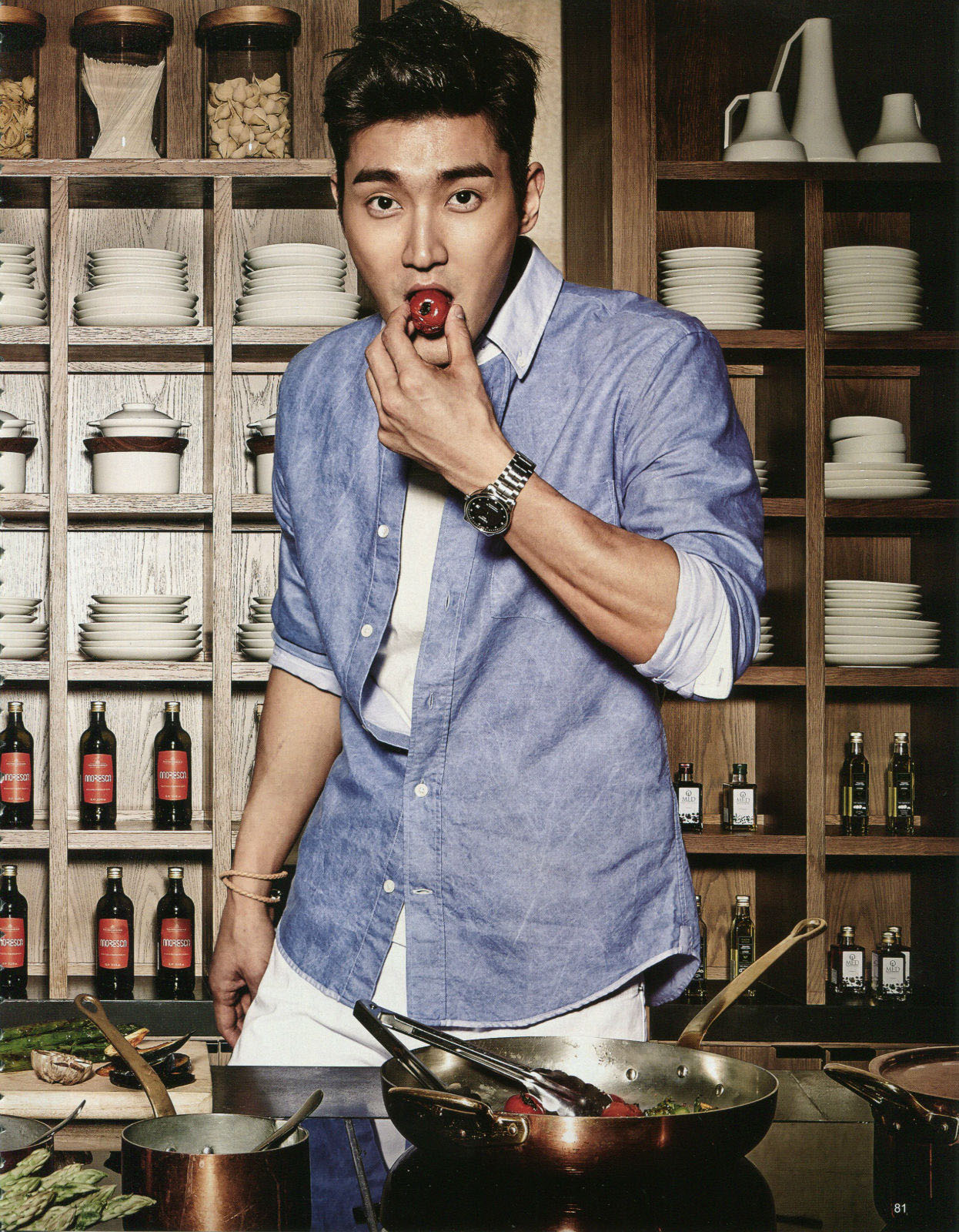 崔始源杂志写真大片 熟男魅力无限