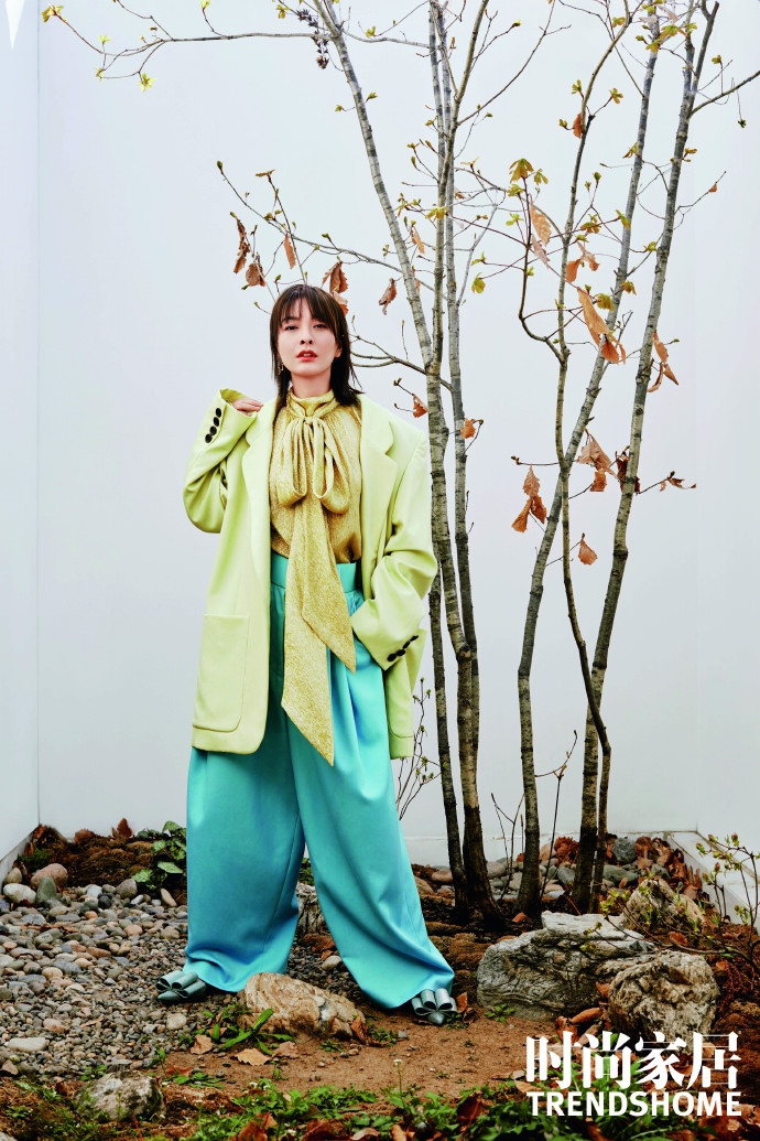 吴昕oversize西服套装混搭夸张蝴蝶结衬衣写真大片