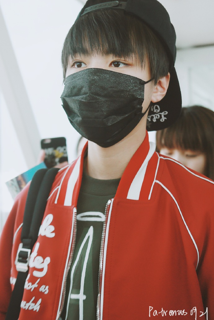 王俊凯出行图片