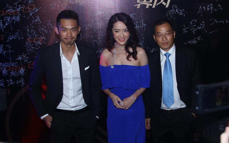 林丹西装造型图片 一生黑西装帅气出席活动