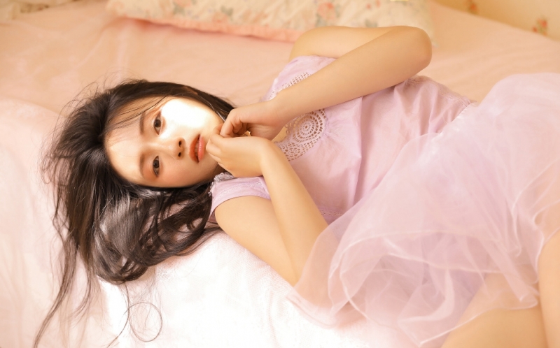 气质小姐姐身高腿长迷人美女图