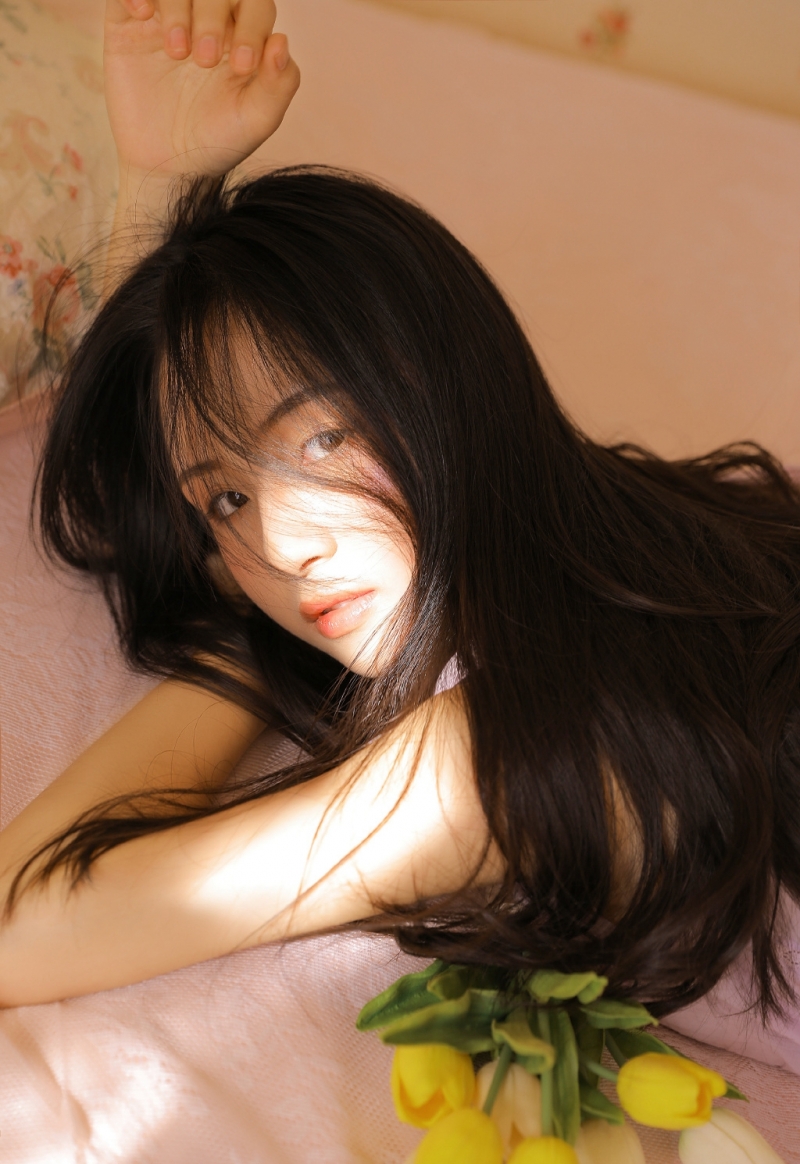 气质小姐姐身高腿长迷人美女图