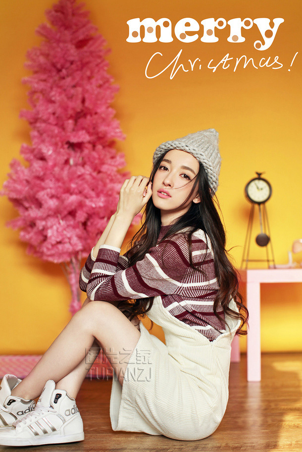 圣诞女孩清纯照 展甜美笑容