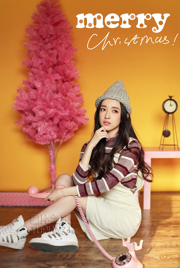 圣诞女孩清纯照 展甜美笑容