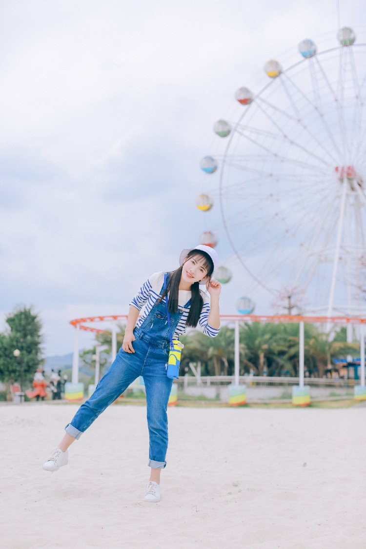 00后游乐园萝莉少女青涩稚嫩清纯写真图片