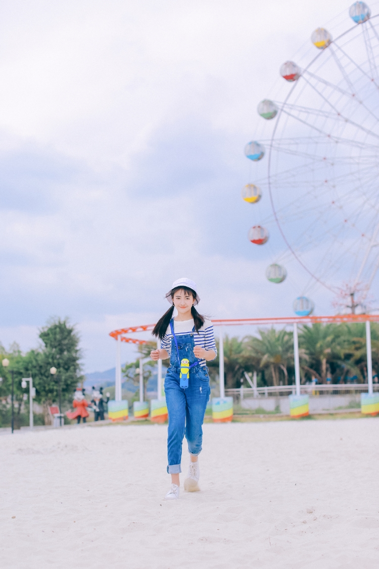 00后游乐园萝莉少女青涩稚嫩清纯写真图片