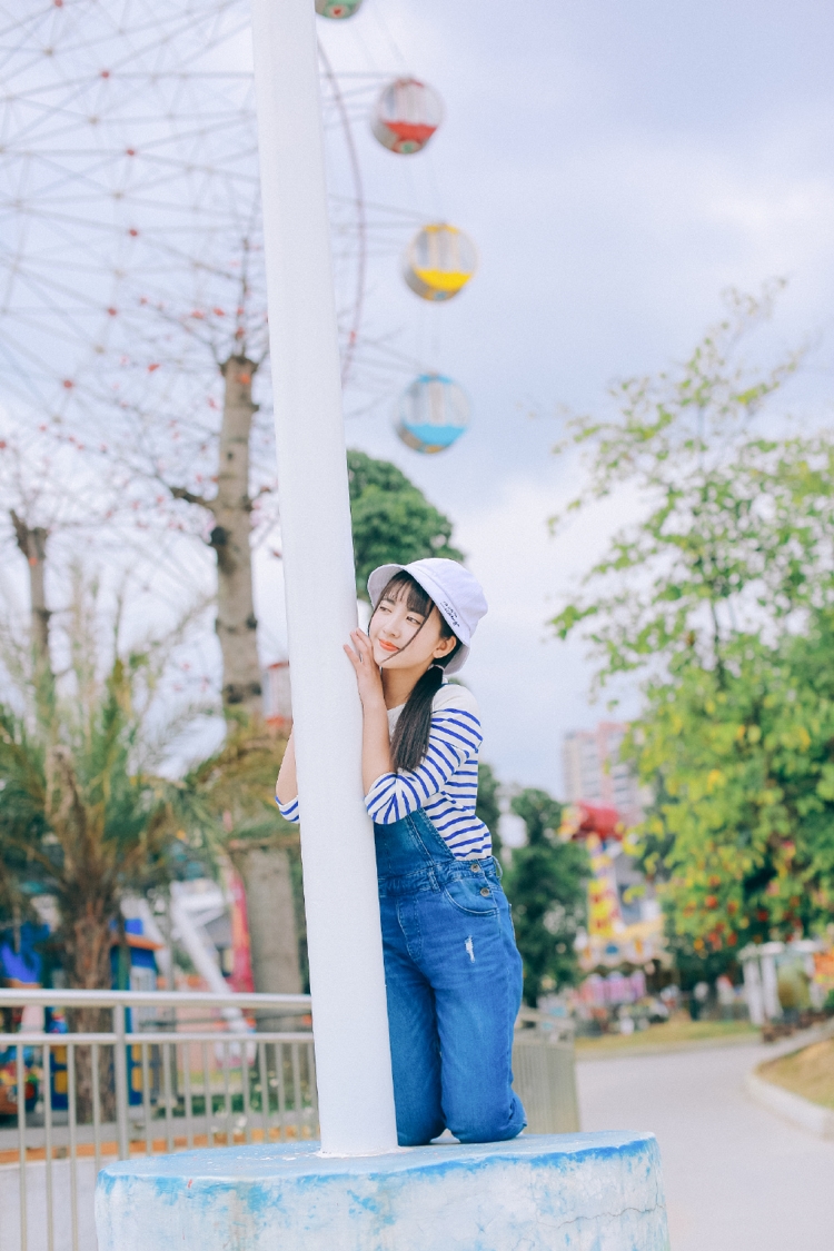 00后游乐园萝莉少女青涩稚嫩清纯写真图片