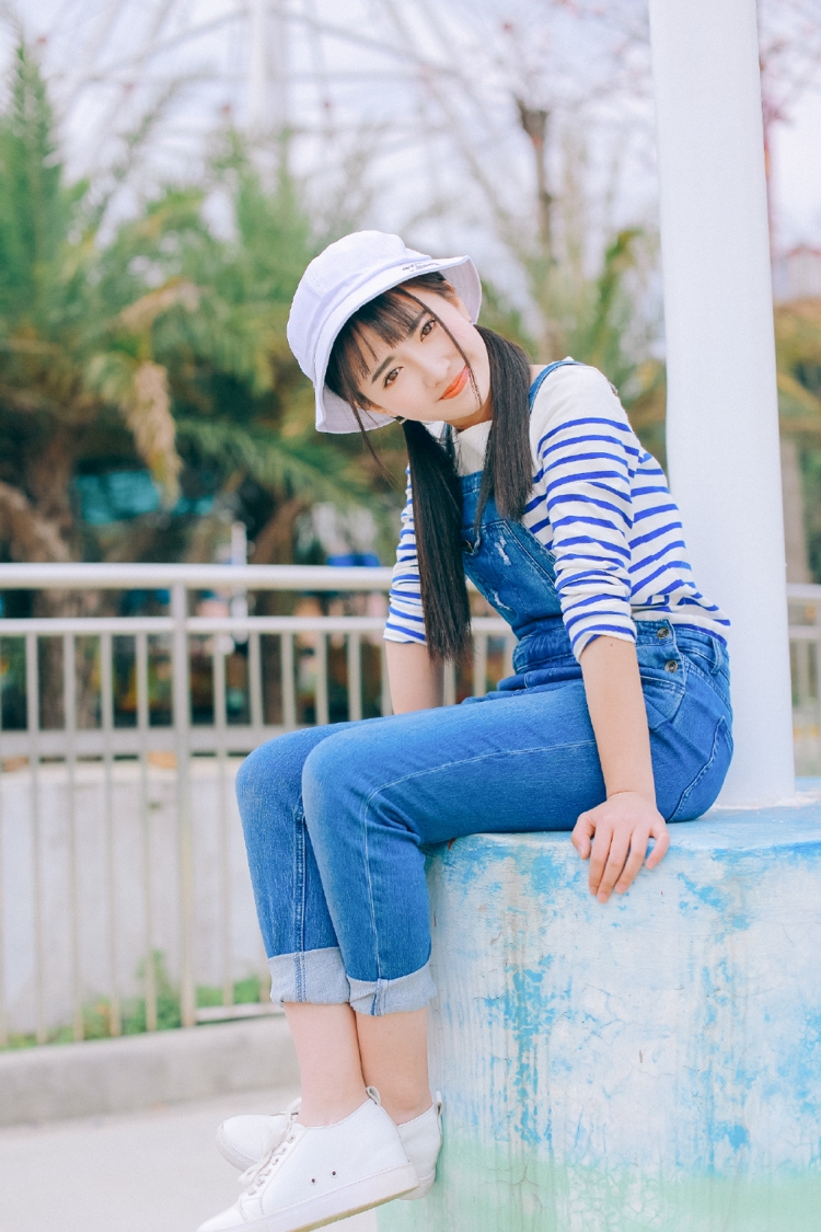 00后游乐园萝莉少女青涩稚嫩清纯写真图片