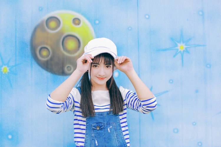 00后游乐园萝莉少女青涩稚嫩清纯写真图片