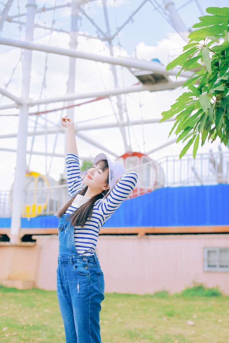 00后游乐园萝莉少女青涩稚嫩清纯写真图片