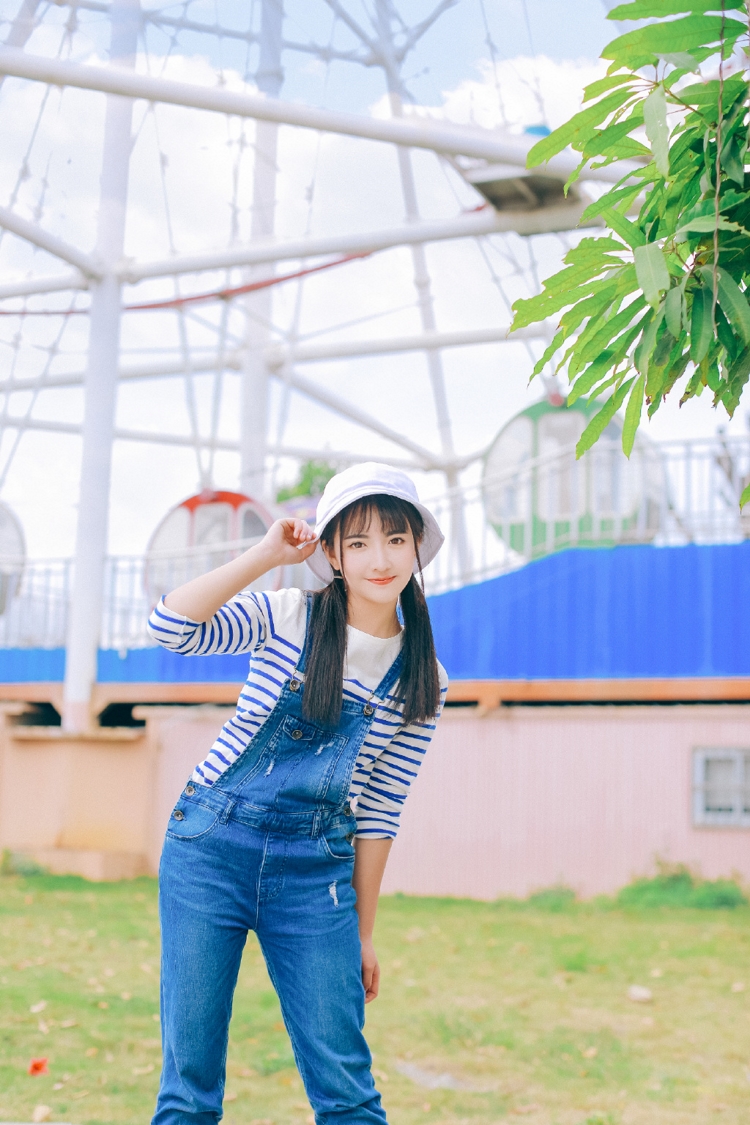 00后游乐园萝莉少女青涩稚嫩清纯写真图片