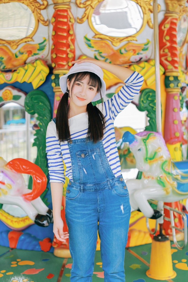 00后游乐园萝莉少女青涩稚嫩清纯写真图片