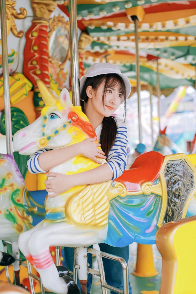 00后游乐园萝莉少女青涩稚嫩清纯写真图片