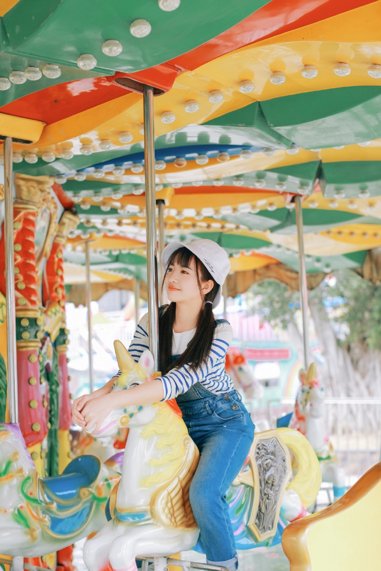 00后游乐园萝莉少女青涩稚嫩清纯写真图片