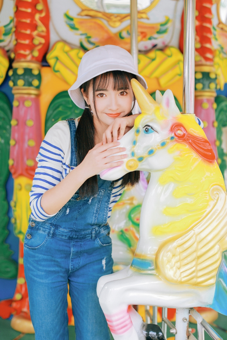 00后游乐园萝莉少女青涩稚嫩清纯写真图片