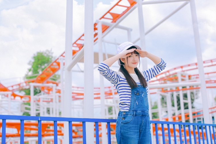 00后游乐园萝莉少女青涩稚嫩清纯写真图片