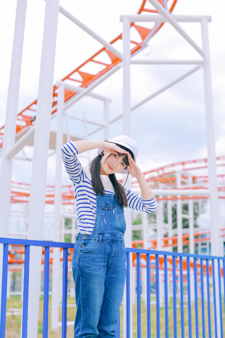 00后游乐园萝莉少女青涩稚嫩清纯写真图片