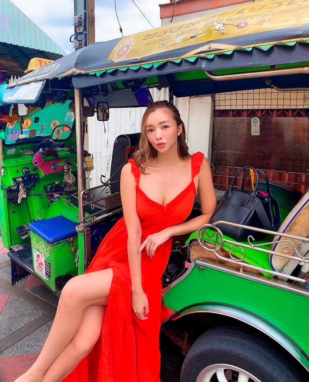 日本熟女36d奶细腰盈盈一握美乳呼之欲出性感美人图