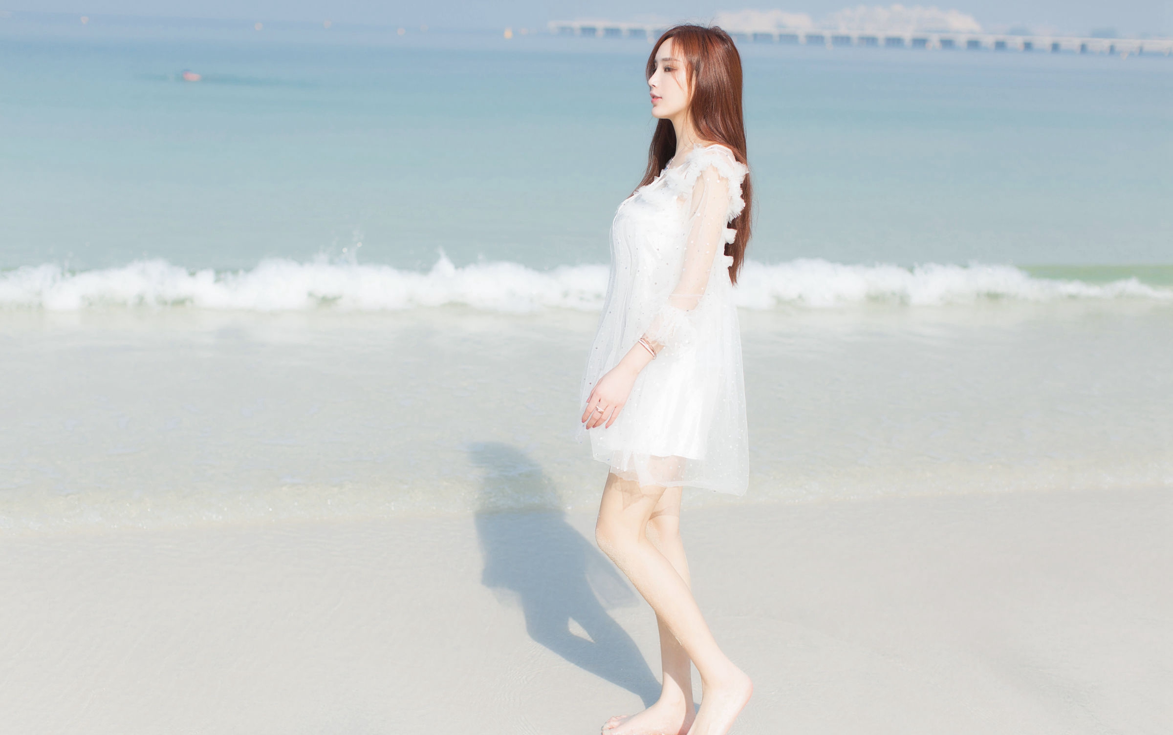 夜店辣妹连体皮衣风情姿势双乳翘挺性感诱惑写真