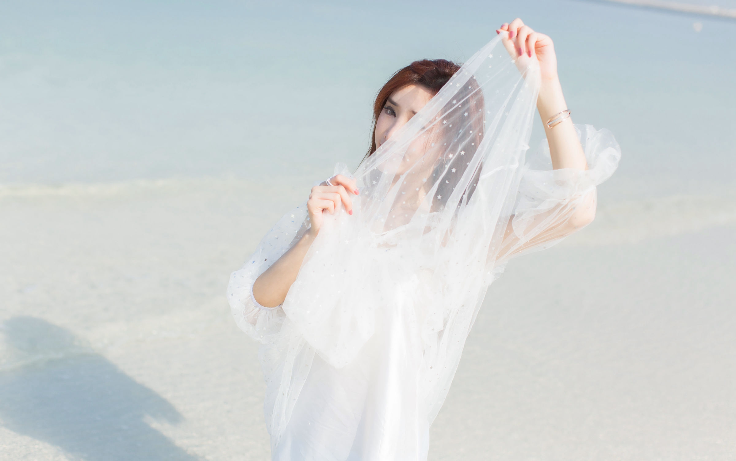 夜店辣妹连体皮衣风情姿势双乳翘挺性感诱惑写真