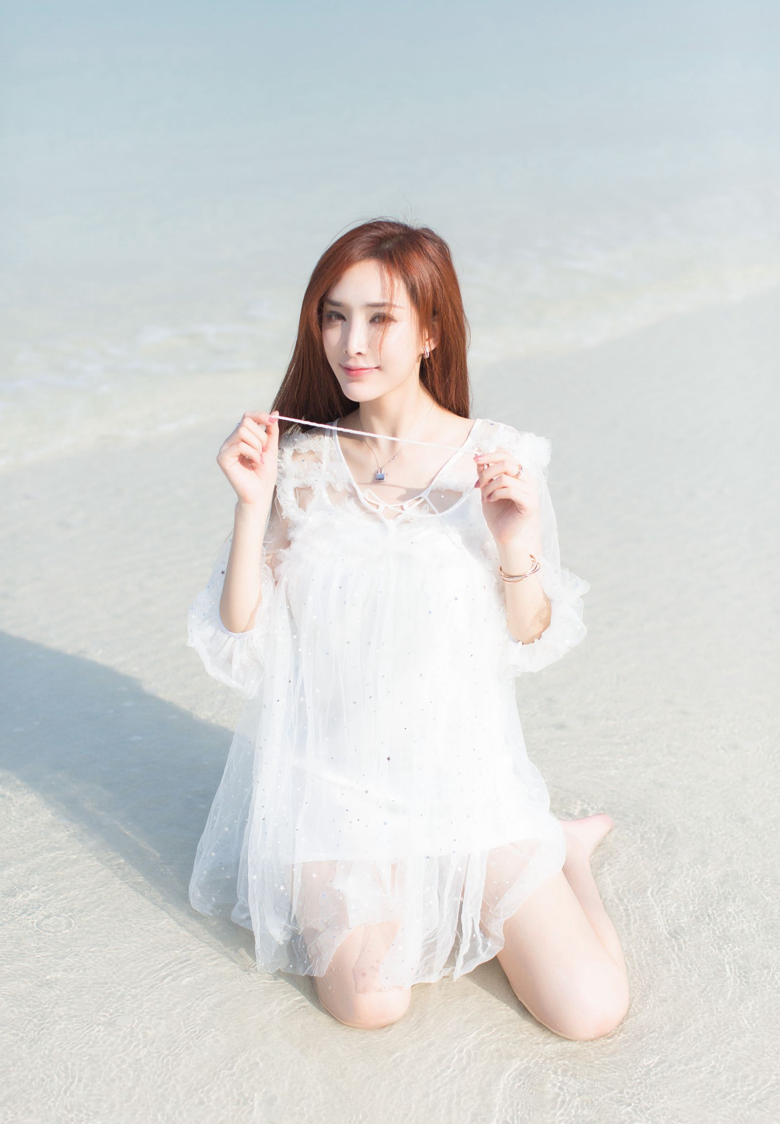 夜店辣妹连体皮衣风情姿势双乳翘挺性感诱惑写真