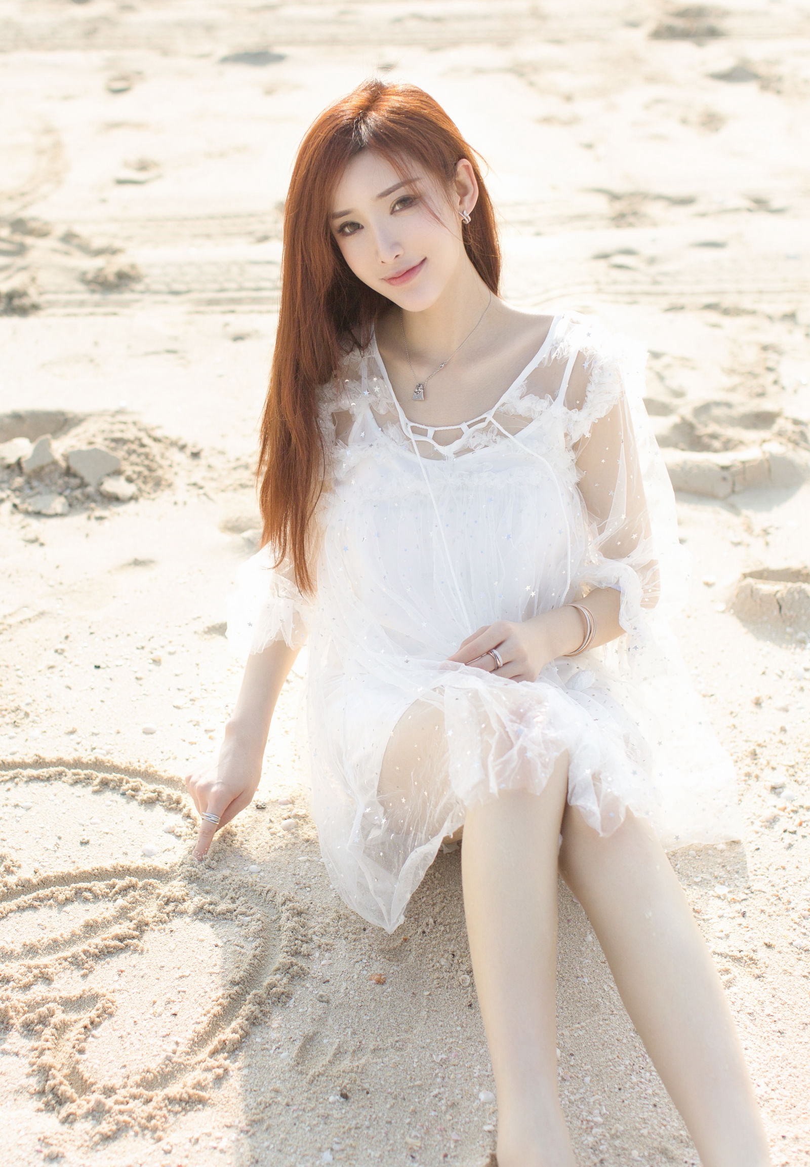 夜店辣妹连体皮衣风情姿势双乳翘挺性感诱惑写真