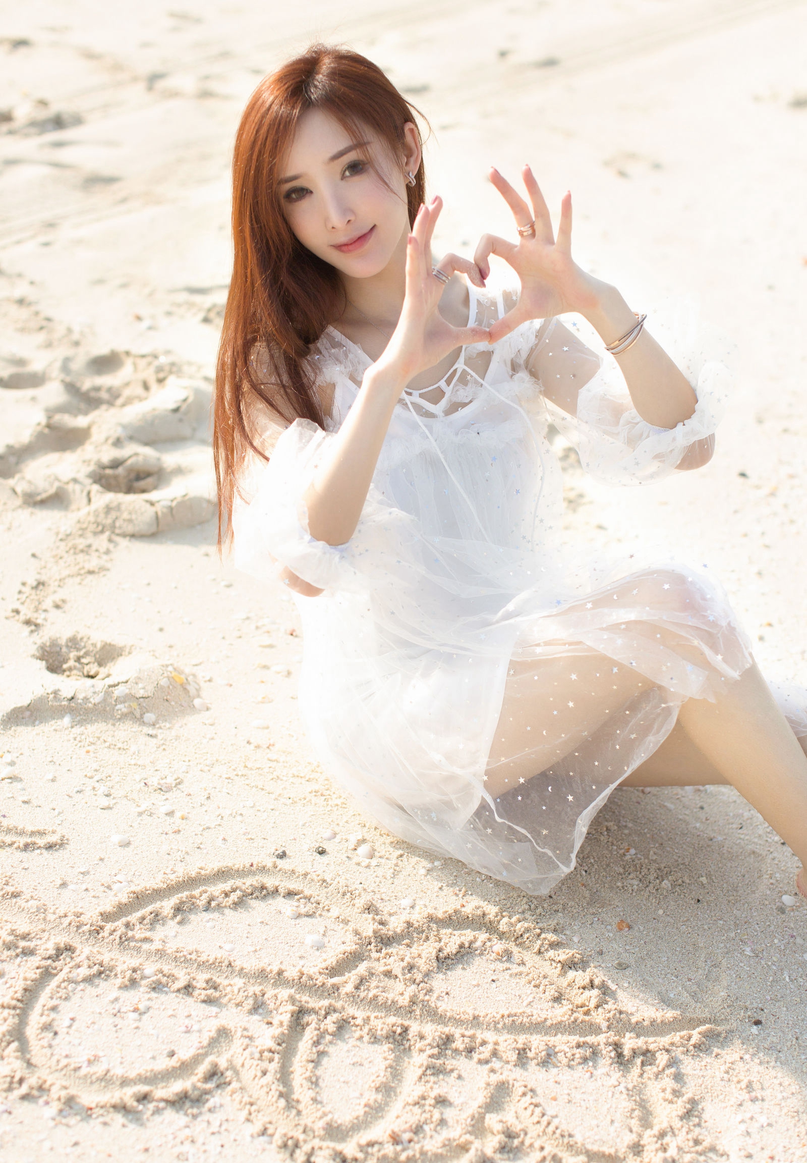 夜店辣妹连体皮衣风情姿势双乳翘挺性感诱惑写真